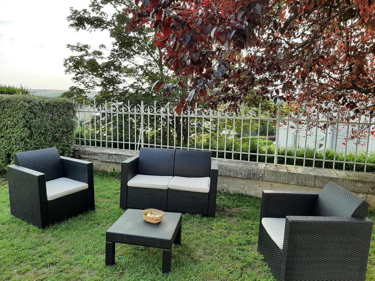 Gite Des Agapanthes Lacroix-sur-Meuse Exterior photo